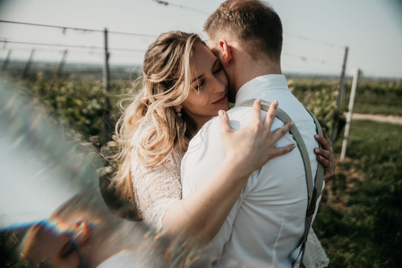 Mareike und Daniel bei ihrer Hochzeit in den Weinbergen